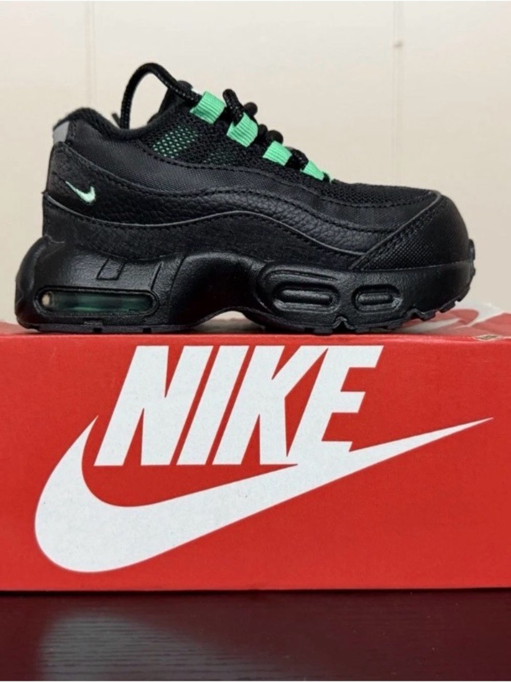 Nike Kids' Black and Green Air Cushion Sneaker Air Max 95 Recraft Black Green